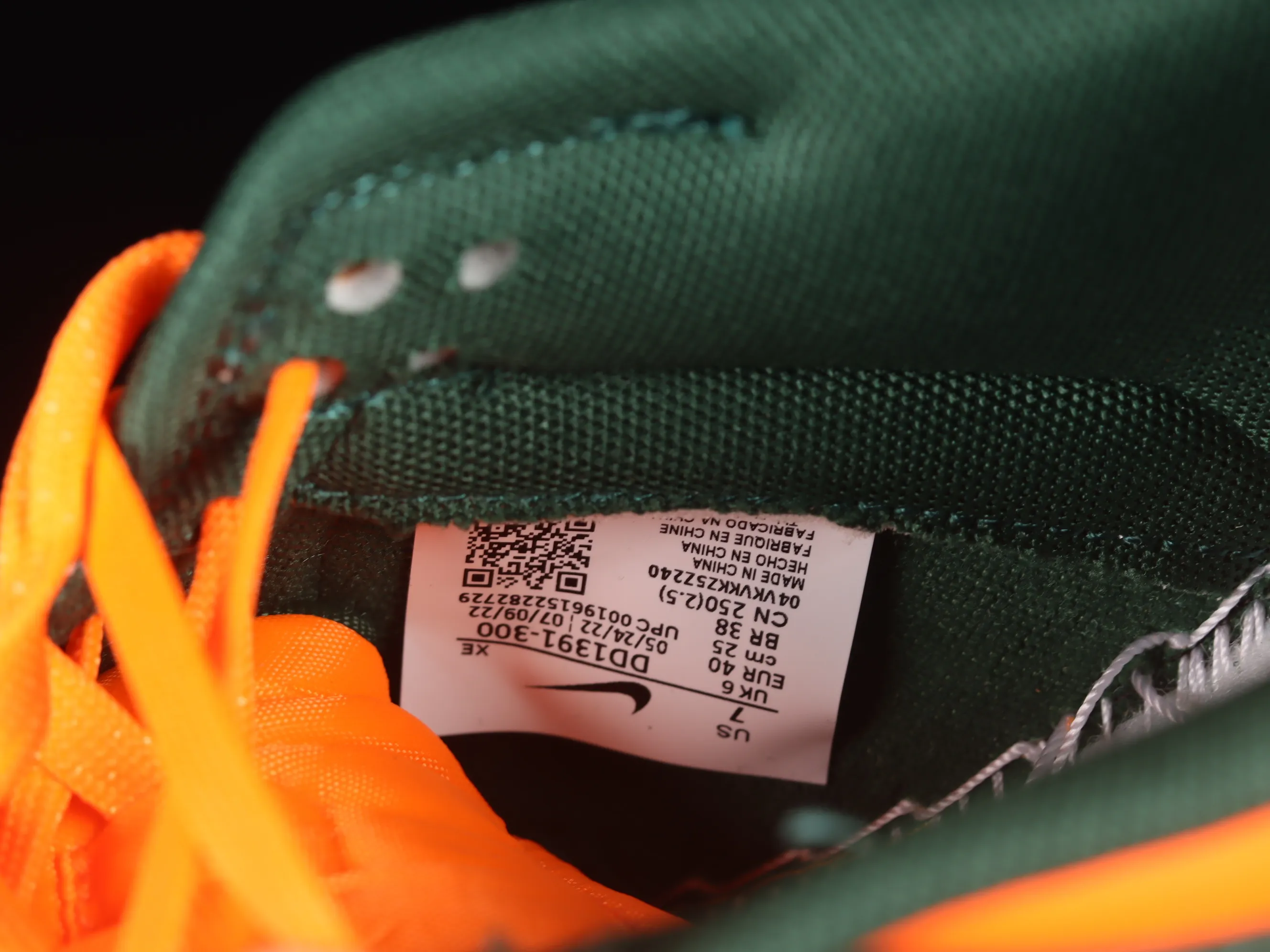 All Categories Nk SB Dunk Series Nk SB Dunk Low Low-top sneakers Nk SB Dunk Low "Miami Hurricanes" Orange-green SB low-top casual sneakers DD1391-300